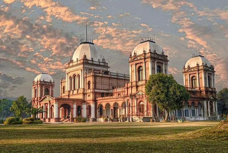 DanyalGilani's tweet photo. Noor Mahal, Bahawalpur 🇵🇰 
#BeautifulPakistan https://t.co/dqIiX3jF1N