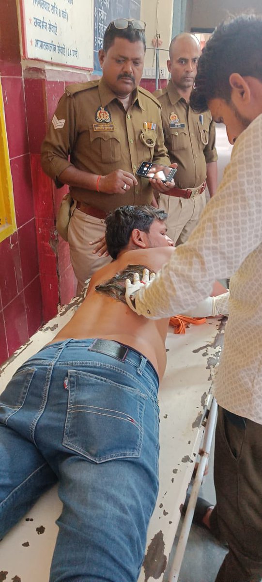 rahulvaishya4's tweet photo. ऊंचाहार पुलिस मामले को दबाने में जुटी हुई है ऐसे ही अपराध को बढ़ावा दिया जा रहा ऊंचाहार पुलिस द्वारा आए दिन इस तरह की घटना घट रही है मेरा सिर्फ विन्रम निवेदन है सरकार और रायबरेली की ऊंचाहार पुलिस से मुझे न्याय दि���ा जाए.!!

https://t.co/QjbFyKQtQC https://t.co/Mwl0a1ZjEj