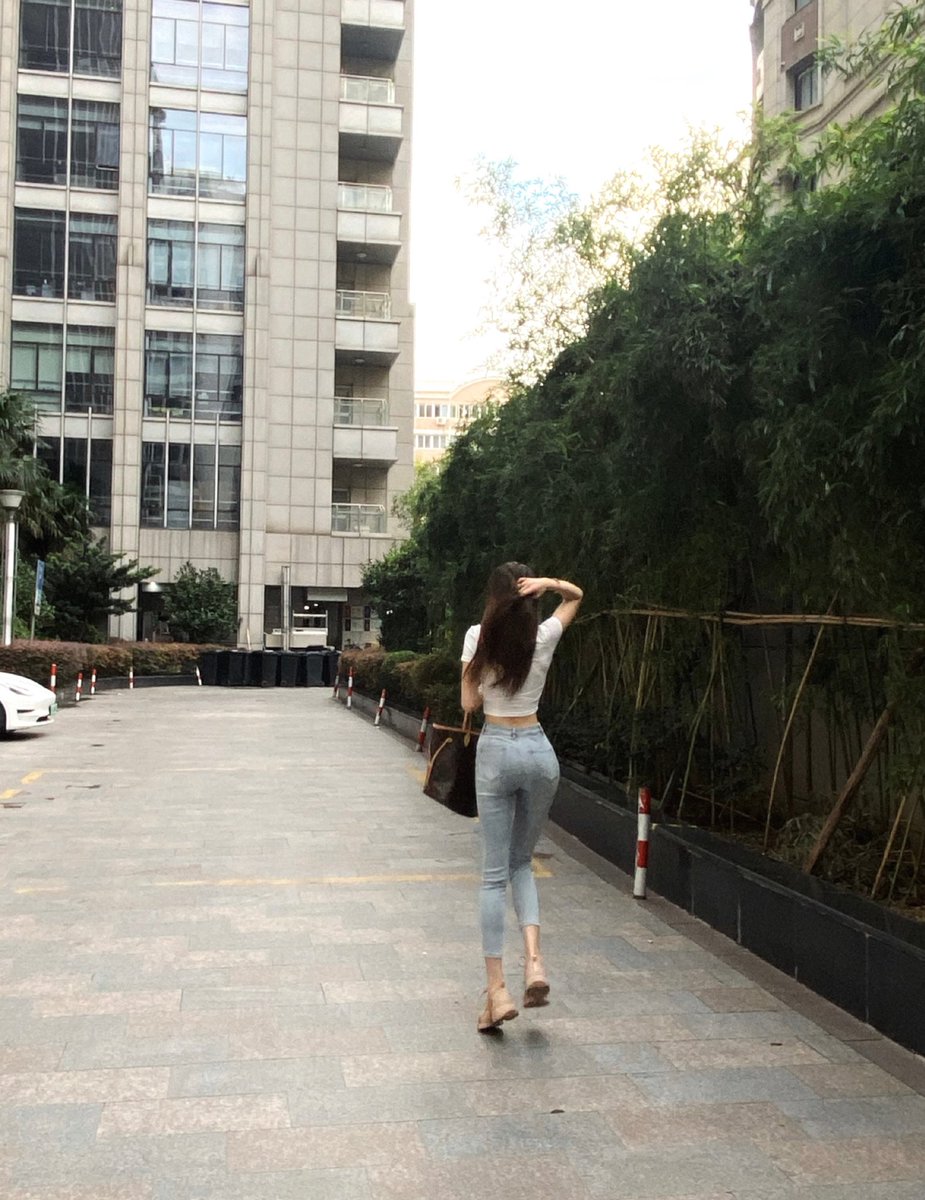 Lm24764114's tweet photo. #私房 #约拍 #白富美 #女神  #精盆 #公交车   #肥臀   #羞辱 #摄影  #女神婊   #骚货  #淫妻 #绿帽 #反差 #反差婊 #母狗 #骚货 #榨精脸 #榨精婊 #射屏 #盯射 #合照

能不能评价下呀？😊 https://t.co/fH49SryXrx