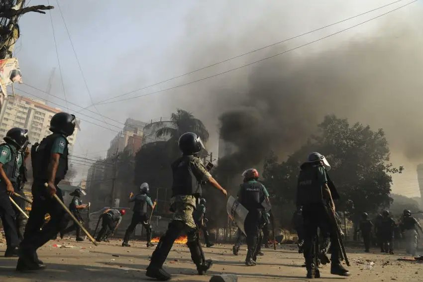 meeganguly's tweet photo. Mass arrests of political opposition & violence in #Bangladesh undermine fair election process, which can harm trade and diplomatic ties. EU not sending observer mission, European Parliament warns of growing abuses, US imposes visa restrictions @hrw
https://t.co/RwsAIx2fGu https://t.co/FAKUNeeb2L