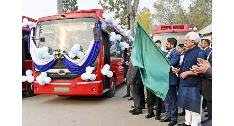 dar_Zubair_07's tweet photo. In a significant decision by the Government. LG Sh.@manojsinha_ said the Government covers 50 percent of the fares, with only 50 percent to be paid by passengers.
LG Sinha said that the new buses are loaded with the #latest_technology and they will produce zero emissions. https://t.co/GqZpmAg1iZ