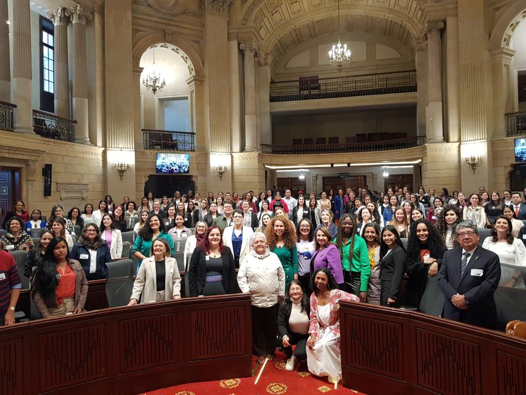 OProtocolo's tweet image. En el salón Elíptico del Capitolio Nacional se llevó a cabo el Panel “Las mujeres científicas y su contribución a las transformaciones que requiere Colombia”, moderado por la ministra de Ciencia, Tecnología e Innovación, Dra. Yesenia Olaya Requene.