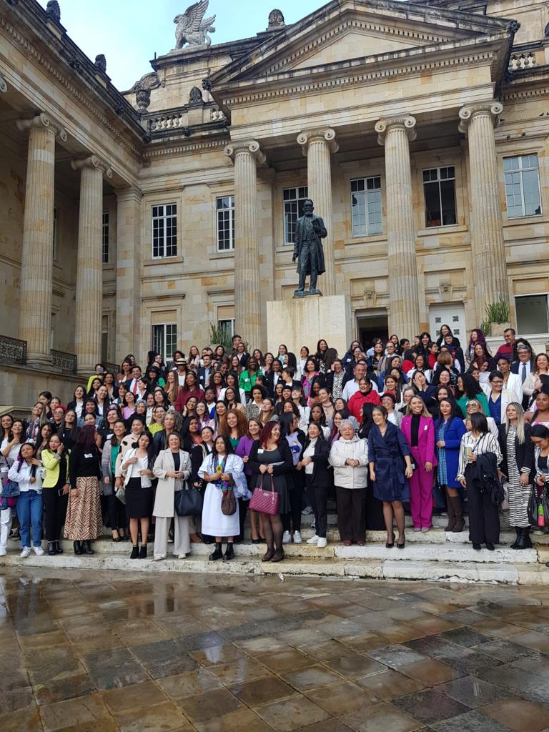OProtocolo's tweet image. En el salón Elíptico del Capitolio Nacional se llevó a cabo el Panel “Las mujeres científicas y su contribución a las transformaciones que requiere Colombia”, moderado por la ministra de Ciencia, Tecnología e Innovación, Dra. Yesenia Olaya Requene.