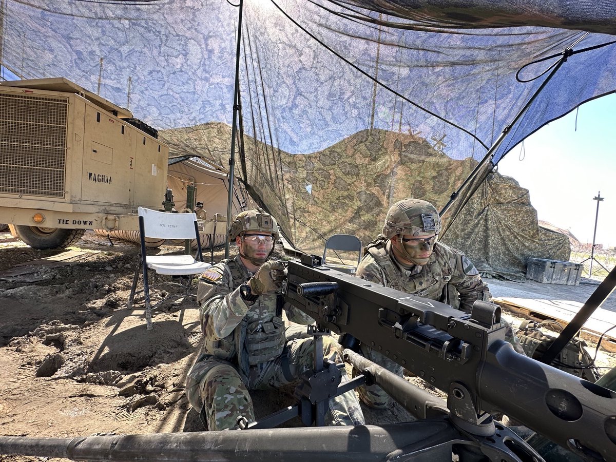 1stCavalryDiv's tweet photo. For the start of #remagenready @1stcav3bct Troopers were recognized by Command Sgt. Maj. LeVares J. Jackson, division command sergeant major, for their hard work and dedication to remain #cavready
#LiveTheLegend | #FirstTeam | @iii_corps https://t.co/zmLRphDh9d
