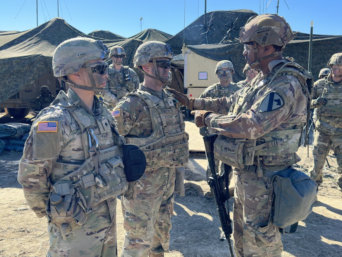 1stCavalryDiv's tweet photo. For the start of #remagenready @1stcav3bct Troopers were recognized by Command Sgt. Maj. LeVares J. Jackson, division command sergeant major, for their hard work and dedication to remain #cavready
#LiveTheLegend | #FirstTeam | @iii_corps https://t.co/zmLRphDh9d