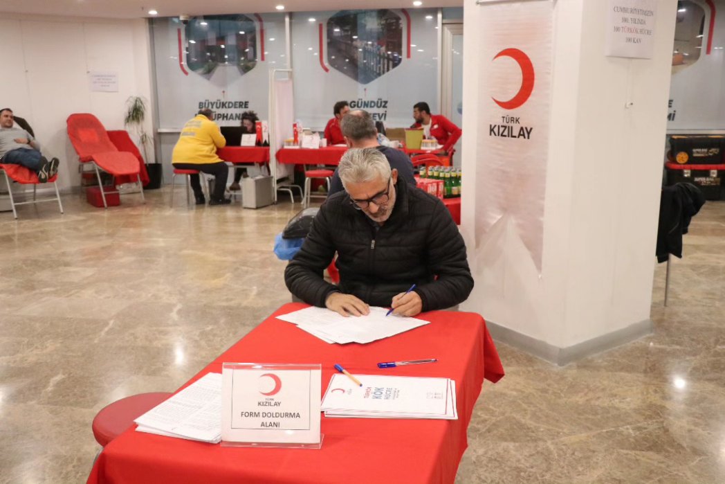 Cumhuriyet'imizin 100.yılında kan bağışı ve ayrıca organ bağışı kayıt masası ile bugün belediyemizin -1. katındaki sergi alanında çalışma arkadaşlarımızla başka hayatlara can katmanın bilincini paylaşıyoruz. Yaşamak da güzel, yaşatmak da ❤️ #kanbağışı #sarıyer #kızılay
