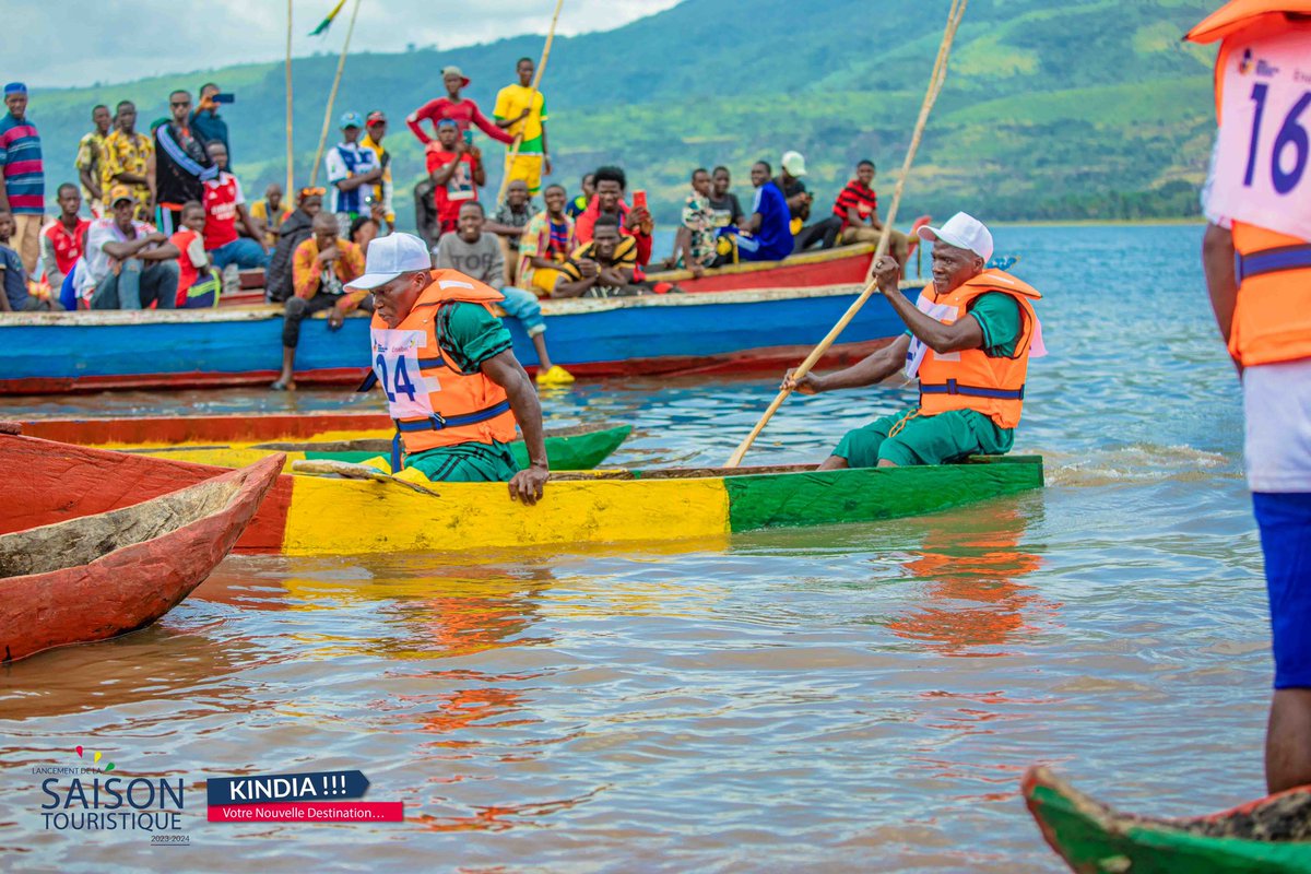 [ Lancement de la Saison Touristique/Kindia 🏝️]

J-2 Étape SAMAYA🛖🌴🛶 

Revivez en images les activités de la deuxième journée de la cérémonie de lancement de la nouvelle Saison Touristique.

Top départ des équipes pour la course des piroguiers.

#KindiavotreNouvelleDestination