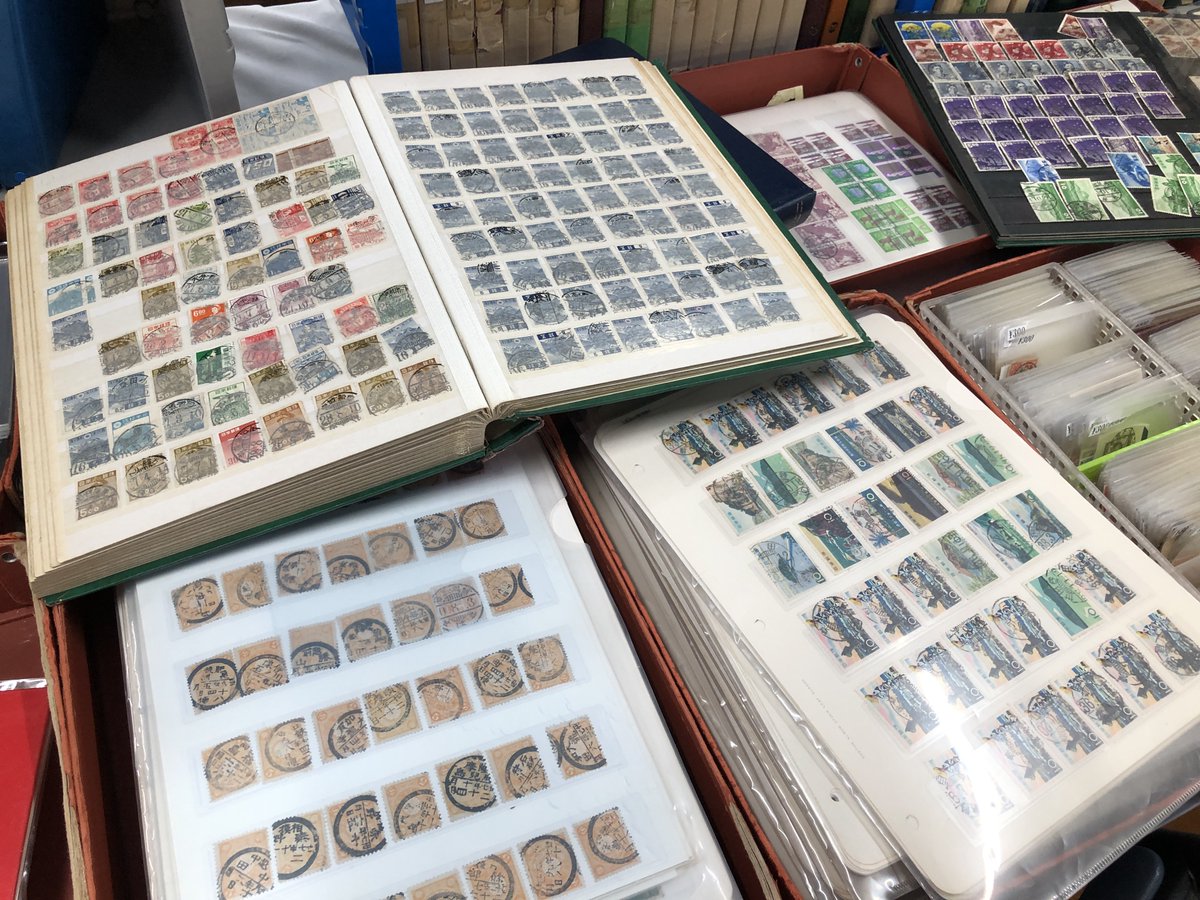 ngy_kittefurima's tweet photo. JAPEX2023でアベノスタンプブース販売品の一部です。
日本満月印はOPP袋入り、ストックリーフ入りだけじゃないです。
ストックブック入りもあるんです。
時間をかけて要チェック。
#JAPEX2023 #JAPAX #浅草 #アベノスタンプ #日本切手  #満月印 https://t.co/gP3auBL1kM