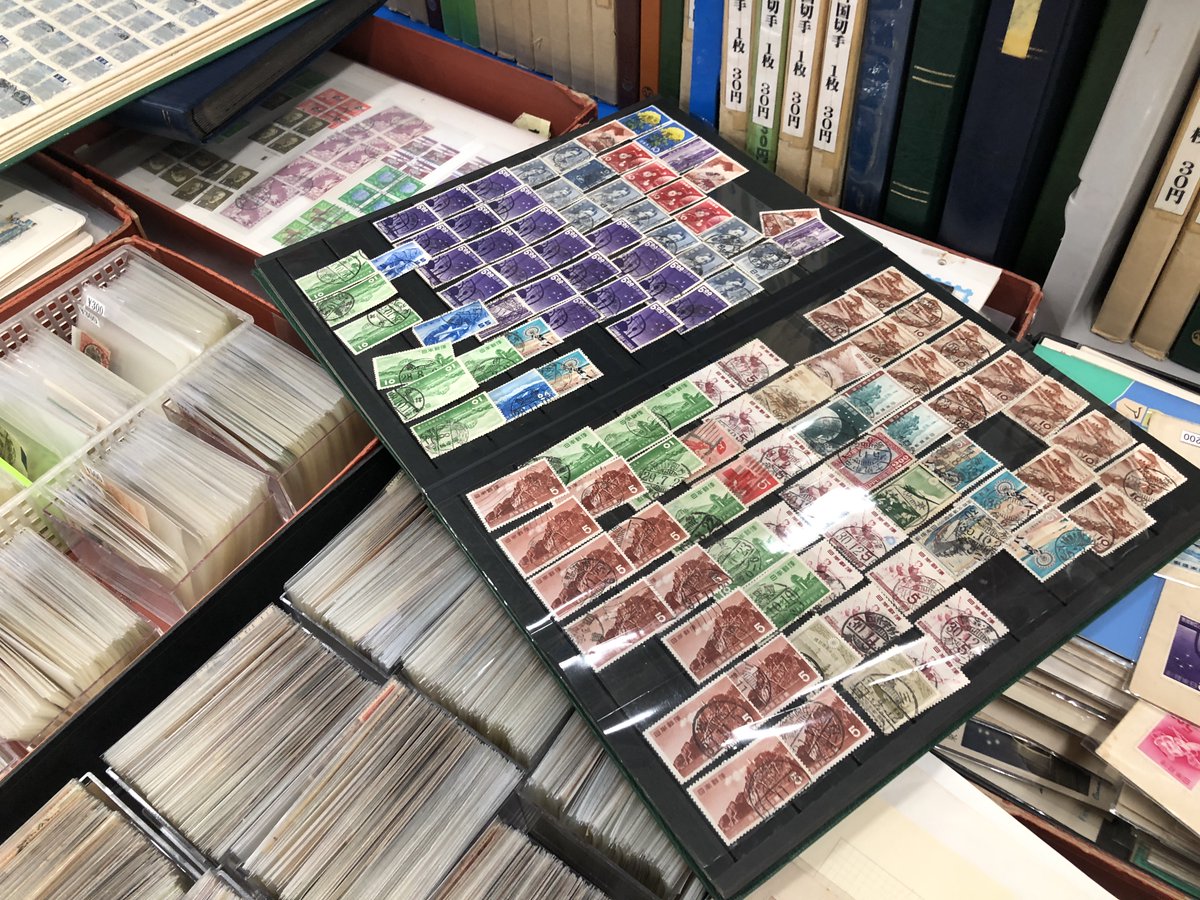 ngy_kittefurima's tweet photo. JAPEX2023でアベノスタンプブース販売品の一部です。
日本満月印はOPP袋入り、ストックリーフ入りだけじゃないです。
ストックブック入りもあるんです。
時間をかけて要チェック。
#JAPEX2023 #JAPAX #浅草 #アベノスタンプ #日本切手  #満月印 https://t.co/gP3auBL1kM