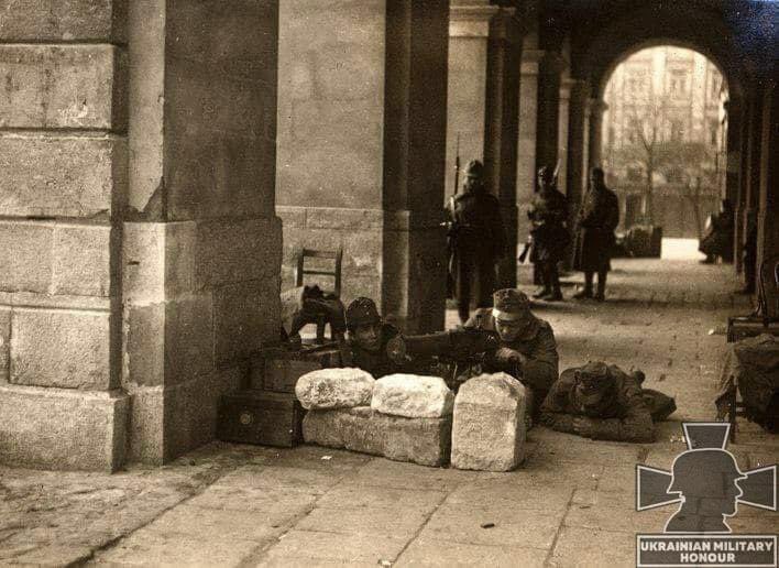 Охорона Ратуші українськими стрільцями.
#UMH_ЗУНР #Нація_воїнів