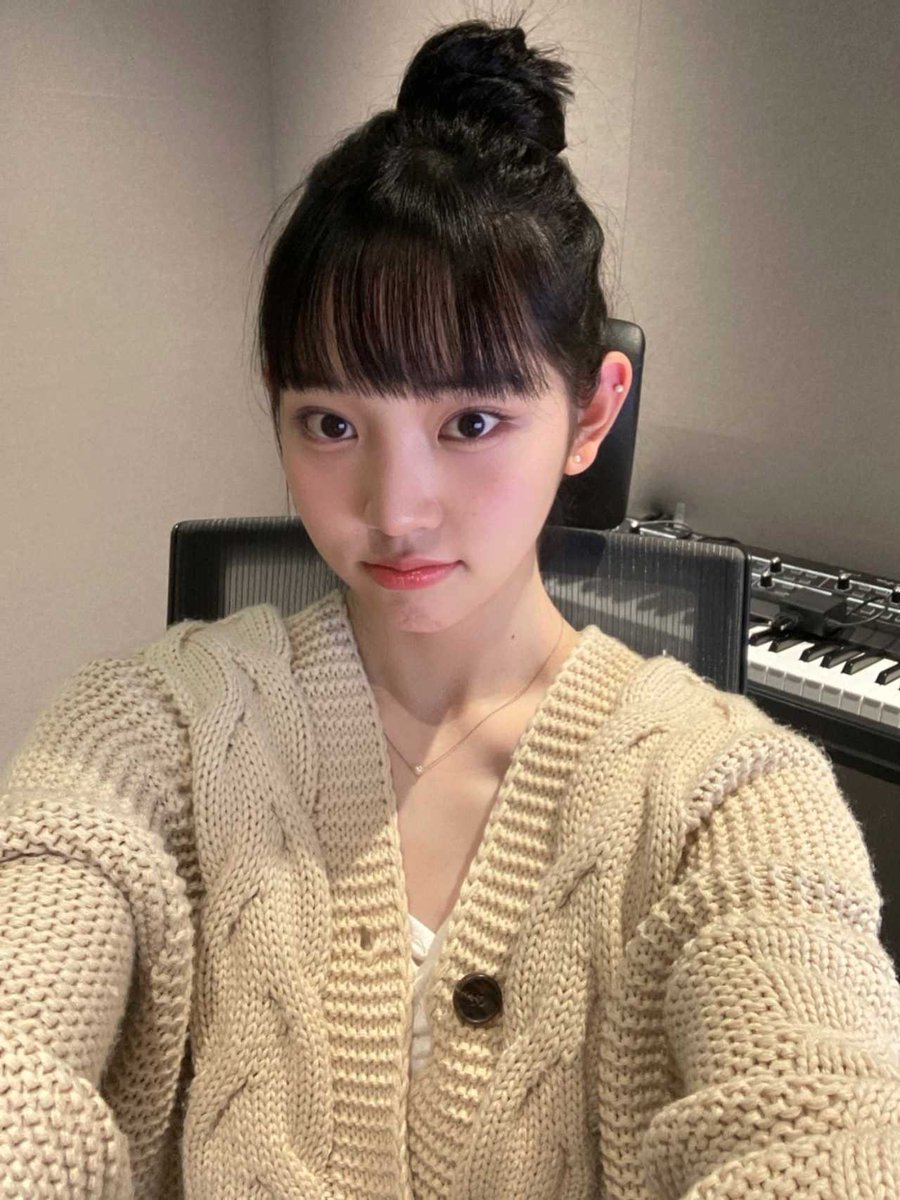 ArabYoungseo's tweet photo. @ILLIT_twt 📬 — ٢؛ نوڤمبر ٢٠٢٣ 
♡ : تحديث يونقسو في حساب ايليت عبر التويتر:
💛😻🎧😋
#YOUNGSEO #영서 #ILLIT #아일릿 https://t.co/q0NSqccytD