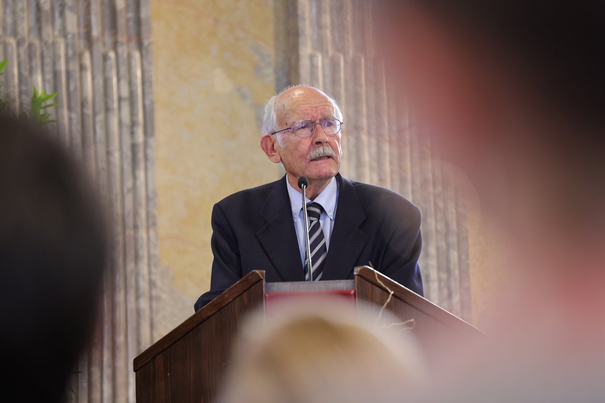 Alles neu macht der November im #Wissenschaftsblog #Polenstudien. Redaktionell betreut vom Lehrstuhl Entangled History of Ukraine, denken wir die 🇺🇦 und die 🇩🇪-sprachige Ukrainistik neu, angefangen mit einem Gespräch von <a href="/bozhena_b/">Bozhena Kozakevych</a> mit Andreas Kappeler 👇
pol-int.org/de/wissenschaf…