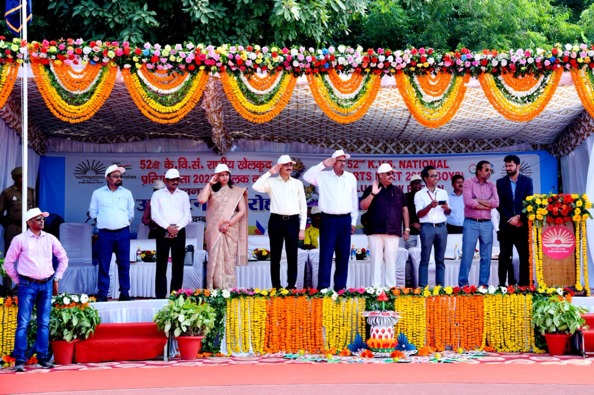 KVS_Lucknow's tweet photo. केंद्रीय विद्यालय  संगठन 52 वी  राष्ट्रीय  खेलकूद प्रतियोगिता बालक वर्ग (एथलेटिक्स एवं तैराकी)का भव्य उद्धाटन समारोह आज दिनाँक 02.11.2023 को  भारतीय खेल प्राधिकरण लखनऊ में संपन्न हुआ |इस प्रतियोगिता में  केंद्रीय विद्यालय संगठन के 25  संभागों  से 790 प्रतिभागी भाग ले रहे हैं ! https://t.co/fhTH0pyKVM