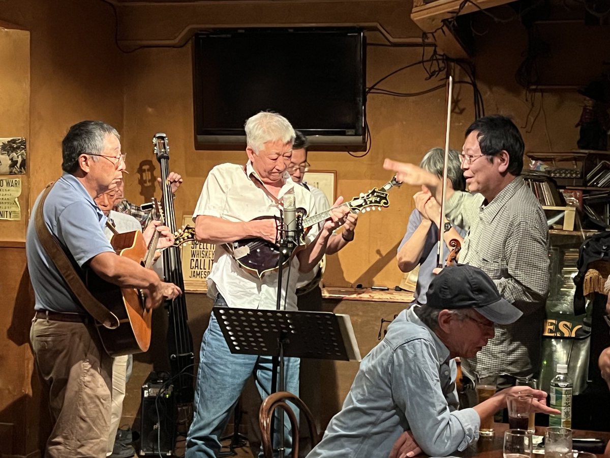TimBurns88's tweet photo. Bluegrass jam at Moon Stomp in Tokyo. #bluegrassinjapan https://t.co/zw0oWXaTmz
