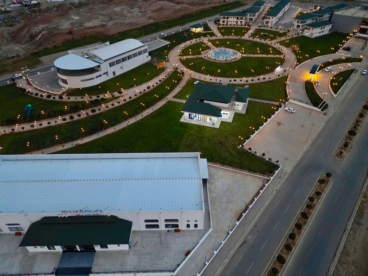CotidianaNews's tweet photo. ⭕ Kürdistan Bölgesel Yönetimin Turizme yönelik altyapı yatırımları devam ediyor , pilot bölgelerden birisi olan Zaxo'da Life Park yapılan törenle hizmete açıldı. https://t.co/GzW984LooG