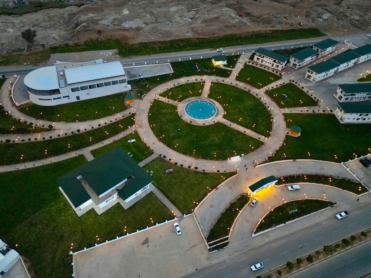 CotidianaNews's tweet photo. ⭕ Kürdistan Bölgesel Yönetimin Turizme yönelik altyapı yatırımları devam ediyor , pilot bölgelerden birisi olan Zaxo'da Life Park yapılan törenle hizmete açıldı. https://t.co/GzW984LooG