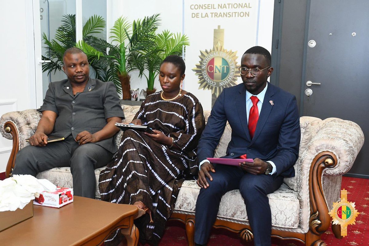 J'ai eu l'honneur de recevoir la délégation unie au sein du Réseau de Solidarité Démocratique en Afrique de l'Ouest (Wademos), qui rassemble 40 organisations de la société civile provenant des 15 pays membres de la CEDEAO.

Elle devient la voix qui promeut une dynamique de