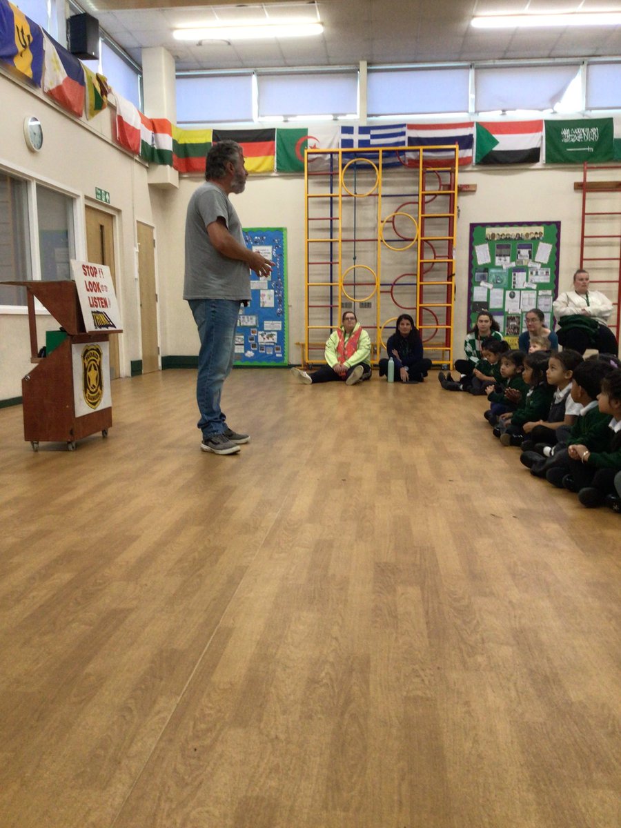 HighwoodPrimF1's tweet photo. Learning how to stay safe near roads with Louis, the road safety ranger. We learnt to hold hands with a trusted adult, stop, look, listen and only cross when it was safe. https://t.co/fYdriFjH3G