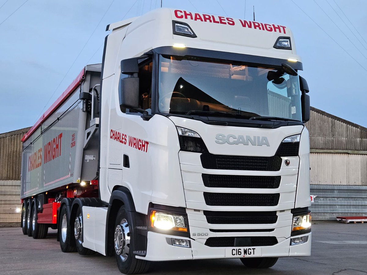 How long will it stay clean on the beet!! 😝👌🏻

<a href="/ScaniaGroup/">Scania Group</a>