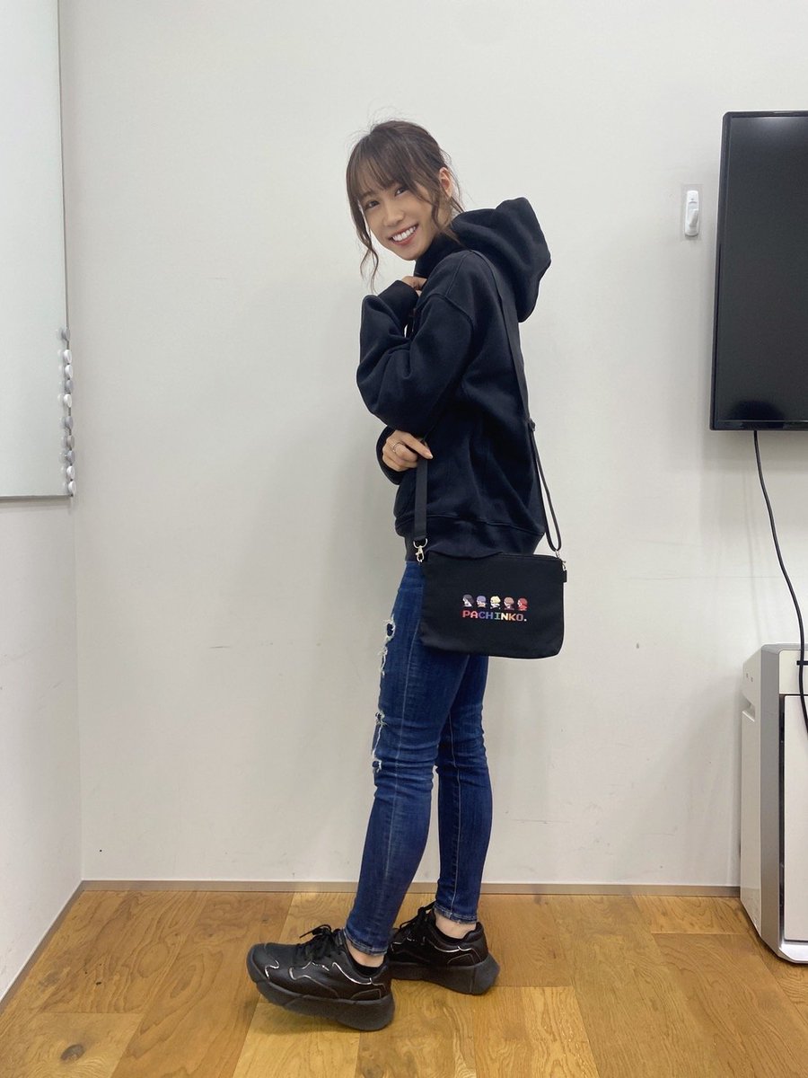 新人タレントの「南こうめ」が来てたので『ぱちん娘。』のサコッシュを