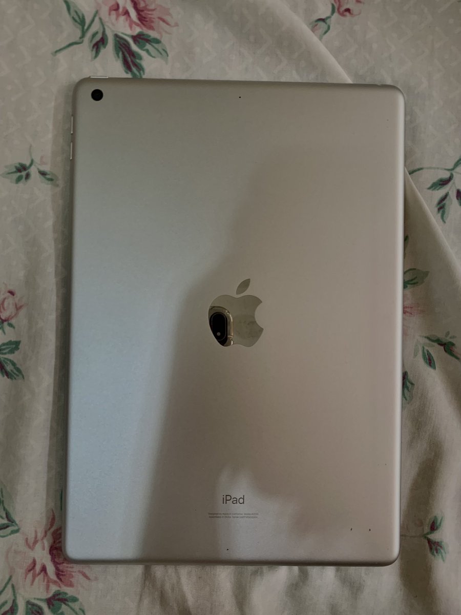 sncartz's tweet photo. wts lfb ipad 8th generation ph 
       
ipad 8th gen space gray(128 gb) 

       ▫️₱17,000
       ▫️ PAYO only 
       ▫️ onhand
       ▫️ dm to claim 
       ▫️meet up only https://t.co/lD2yp6gykv