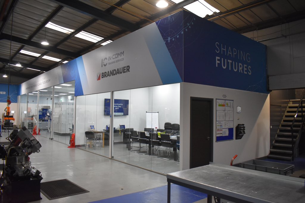 Leanne Mee tweet media