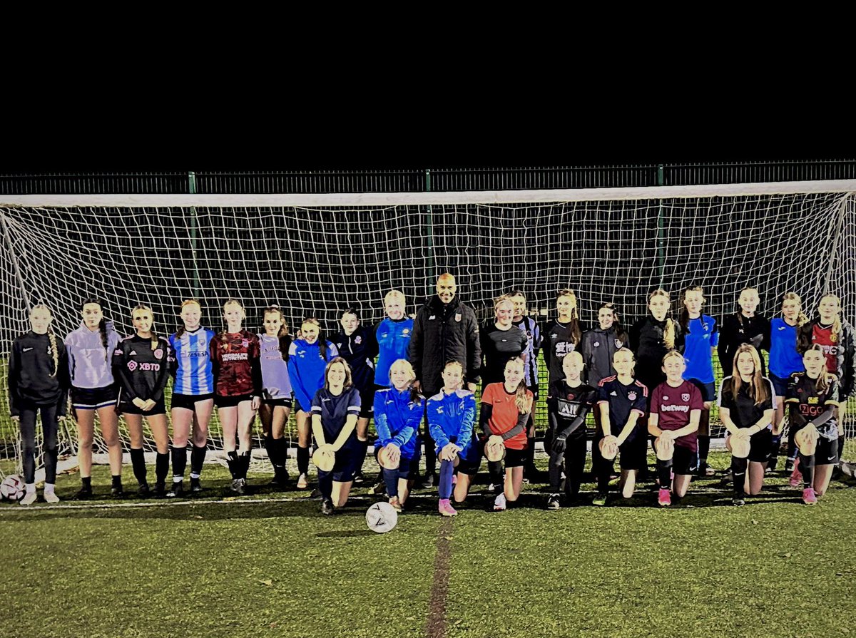 chorleyfc's tweet photo. Great to see first team manager Andy Preece in attendance for the @ChorleyFcGirls’ training session last night at Balshaw’s #MagpieFamily https://t.co/UCiaRtM1Di