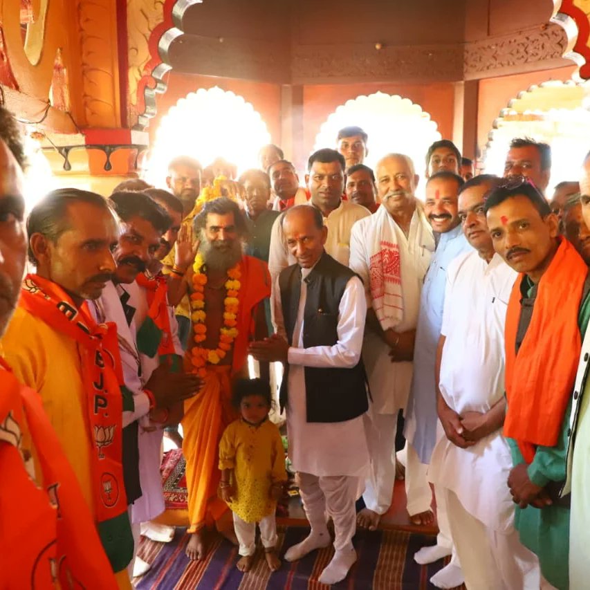 Dangihajarilal's tweet photo. आज ग्राम कोडक्या,कवलसीखेड़ा,काछीखेड़ा और नयागांव(रामगंज) में जनसंपर्क करने के दौरान लोगो ने माला पहना करके मेरा स्वागत किया। उसके बाद मैंने भाजपा के पक्ष में मतदान हेतु सभी से करबद्ध प्रार्थना की।
🙏
#पूरा_खिलचीपुर_भाजपामय
#khilchipur
#Vote4MP
#Vote4BJP https://t.co/a9WxwyFlUT
