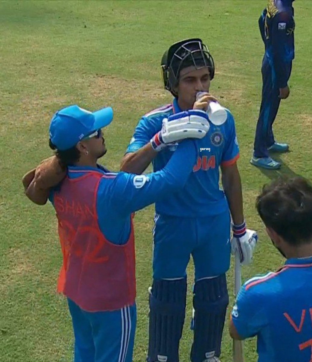 somebody said this is karwachauth celebrations going on in the middle of a wc match and I can't stop laughing now 😭