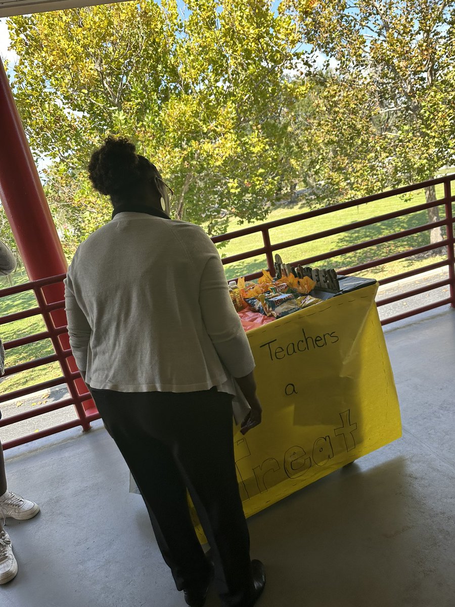 The Leadership Events Team enjoyed passing out treats on the Treat Cart! <a href="/IMS_Indians/">Immokalee Middle</a> <a href="/JensenTeaches/">Stephen Jensen</a> 🍭 🎃