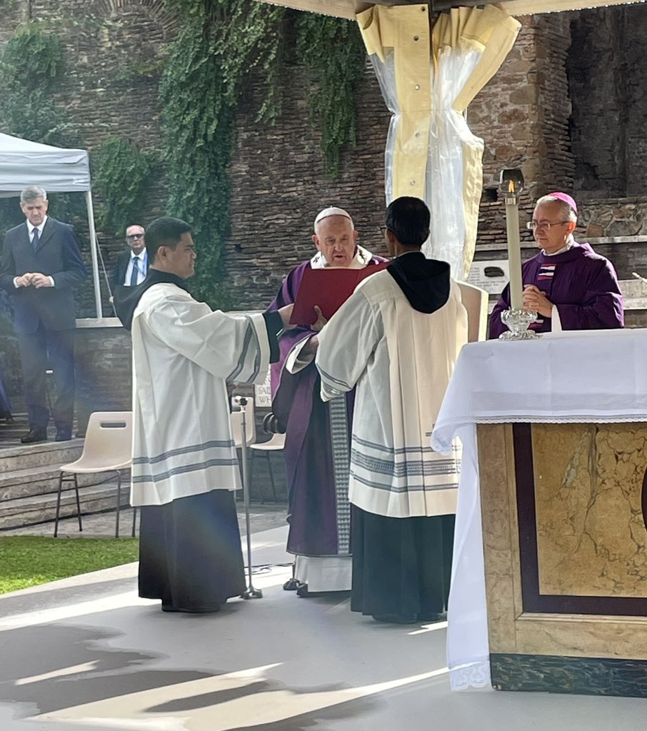 Paul Gibbard (@paulgibbardcda) on Twitter photo Pope Francis’ heartfelt reflections on the cost of war at the Commonwealth War Graves cemetery in Rome today <a href="/CWGC/">Commonwealth War Graves</a> /Les réflexions sincères du pape François sur le coût de la guerre au cimetière des sépultures de guerre du Commonwealth à Rome aujourd'hui. #LestWeForget Pope Francis’ heartfelt reflections on the cost of war at the Commonwealth War Graves cemetery in Rome today <a href="/CWGC/">Commonwealth War Graves</a> /Les réflexions sincères du pape François sur le coût de la guerre au cimetière des sépultures de guerre du Commonwealth à Rome aujourd'hui. #LestWeForget