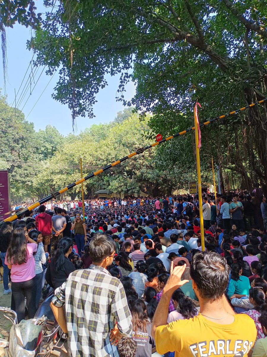 ayushmishra_04's tweet photo. #closedcampus #iitbhu https://t.co/bWWR2BMA8V