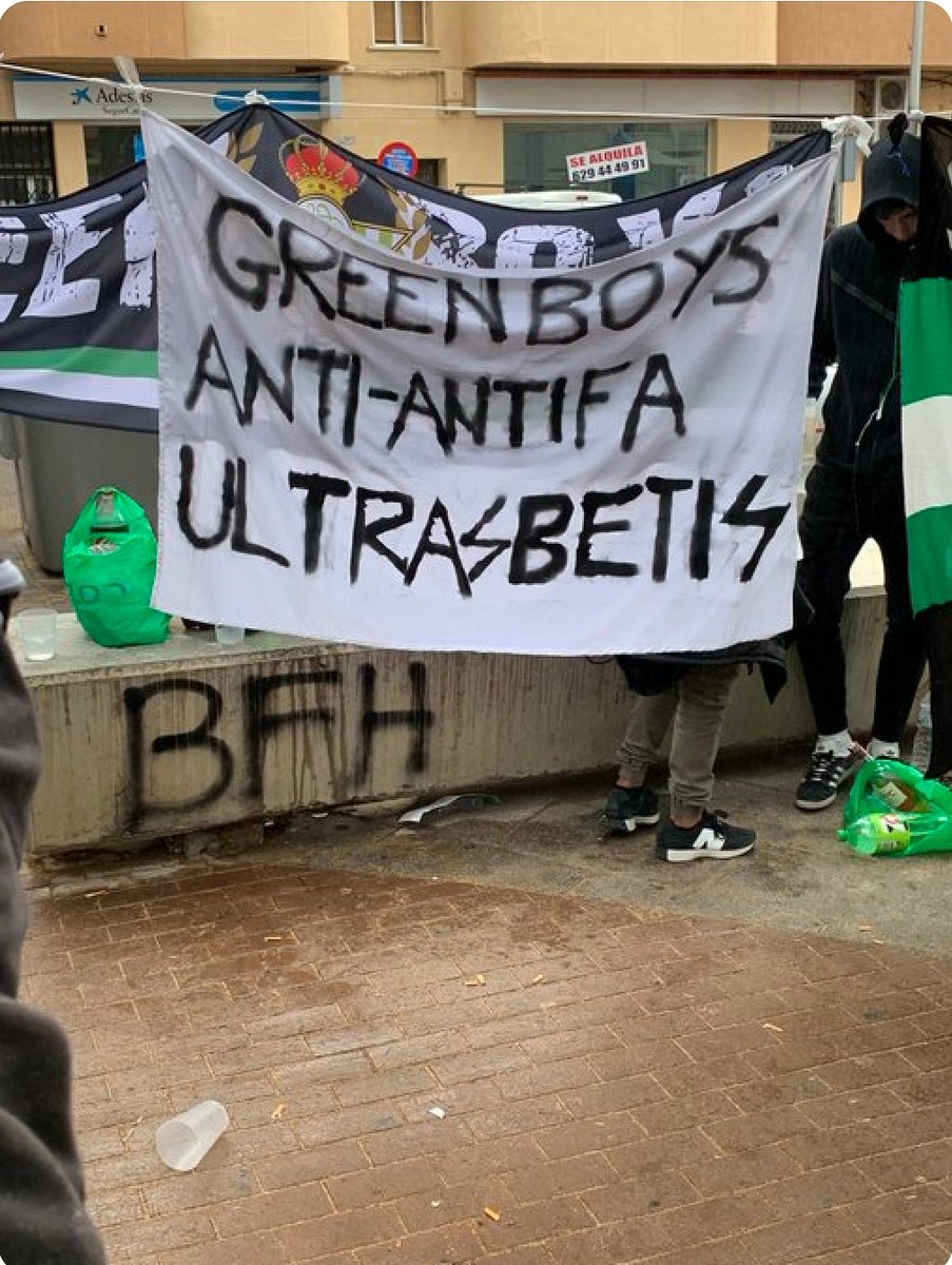 DRNBDPRT's tweet photo. En el colegio te decían eso de - x - = +. Siguiendo esa lógica, un anti-antifascista es, sencillamente, un fascista. Si ellos tienen la libertad de mostrarlo sin pudor, el resto podremos tenerla también para decir que nos repugna que estén dentro de la afición del Real #Betis. https://t.co/i1fOzahVBy