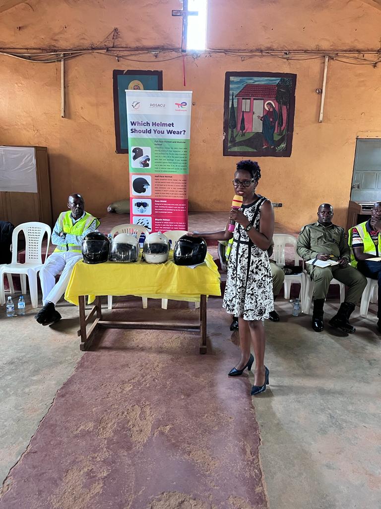 #HappeningNow
Ms. Susan Tumuhaire, Safe Way Right Way Projects Coordinator conducting a sensitisation session on #HelmetSafety by educating the Boda Boda riders on the indicators of a standard helmet. 
#TheSafeWayIsTheRightWay