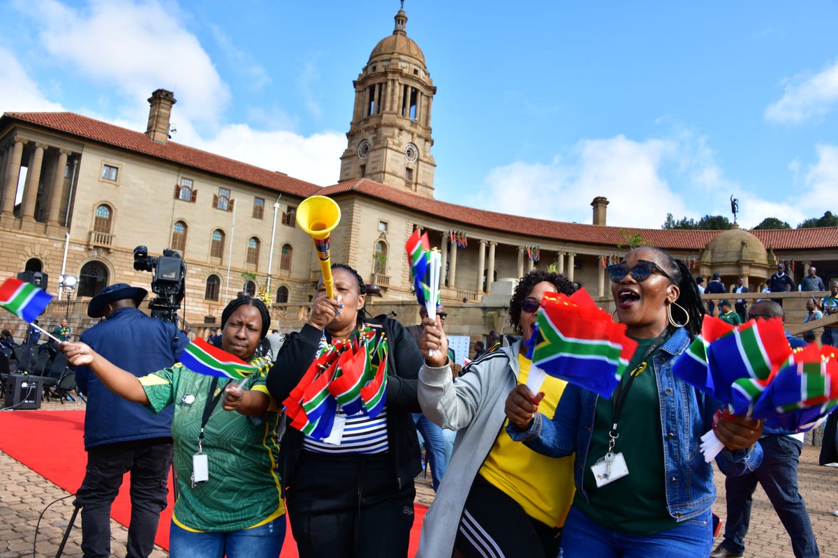 SANDF_ZA's tweet photo. #RugbyWorldCup2023 || President Cyril Ramaphosa delivers an address during the welcome ceremony of Rugby World Cup 2023 Champions, the Springboks, to the Union Buildings in Pretoria.
#SANDF
#Springboks
#GoSpringboks
#RWCFinal2023 https://t.co/BrvvC4ZapS