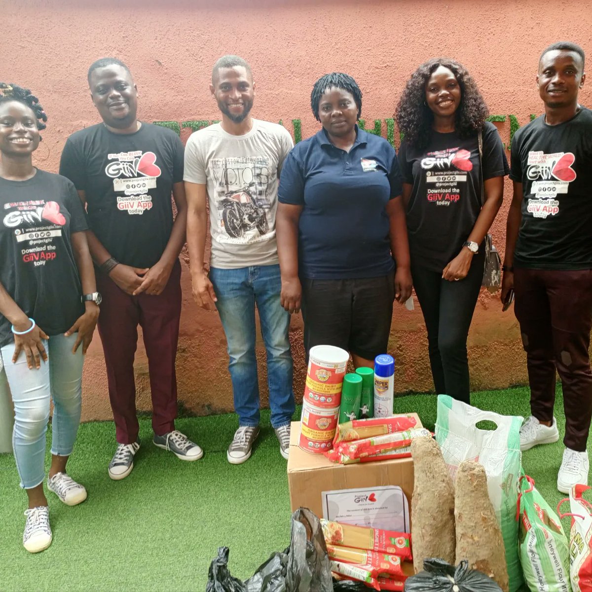 projectgiiv's tweet image. Peep throwbacks from our October outreach... 😁😎

It's two days to GiiVing smiles at our November visit to Peace of Life Orphanage. Send a DM to join us physically and send your donations.