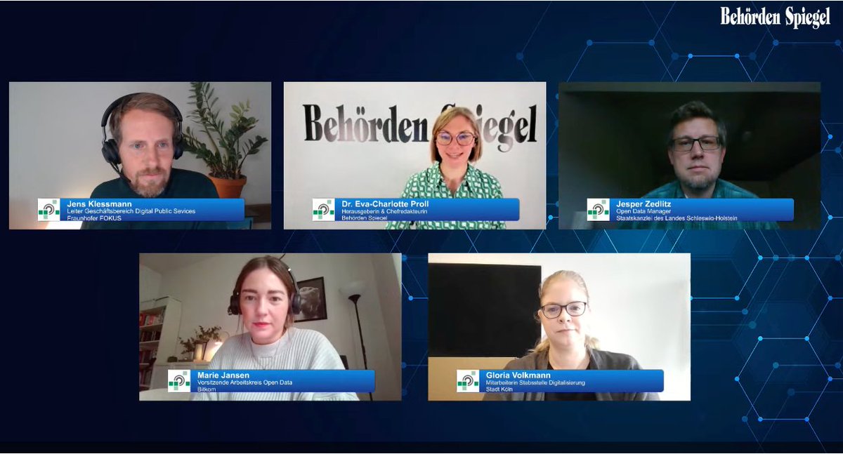 🤗Lets talk! Beim Digitalen Staat Online diskutieren wir gerade über Rechtsrahmen &amp; Potentiale durch die Bereitstellung hochwertiger Datensätze - mit <a href="/kejan/">Jens Klessmann</a> @jze <a href="/EChProll/">Dr. Eva-Charlotte Proll</a>, <a href="/denkubatorin/">Marie Jansen</a>, Vorsitzende Arbeitskreis #opendata <a href="/Bitkom/">Bitkom</a>,<a href="/volkmanngloria/">Gloria Volkmann</a> Stabstelle Digitalisierung <a href="/Koeln/">Stadt Köln</a>