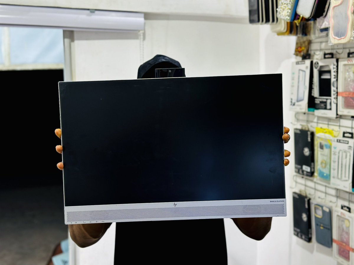 Rich_Kouevi's tweet photo. Ecran Moniteur Hp 24 pouces ( haut parleur et camera inclus ) disponible a un très bon prix ( +22891850786 ) https://t.co/y8VMlDxfQp