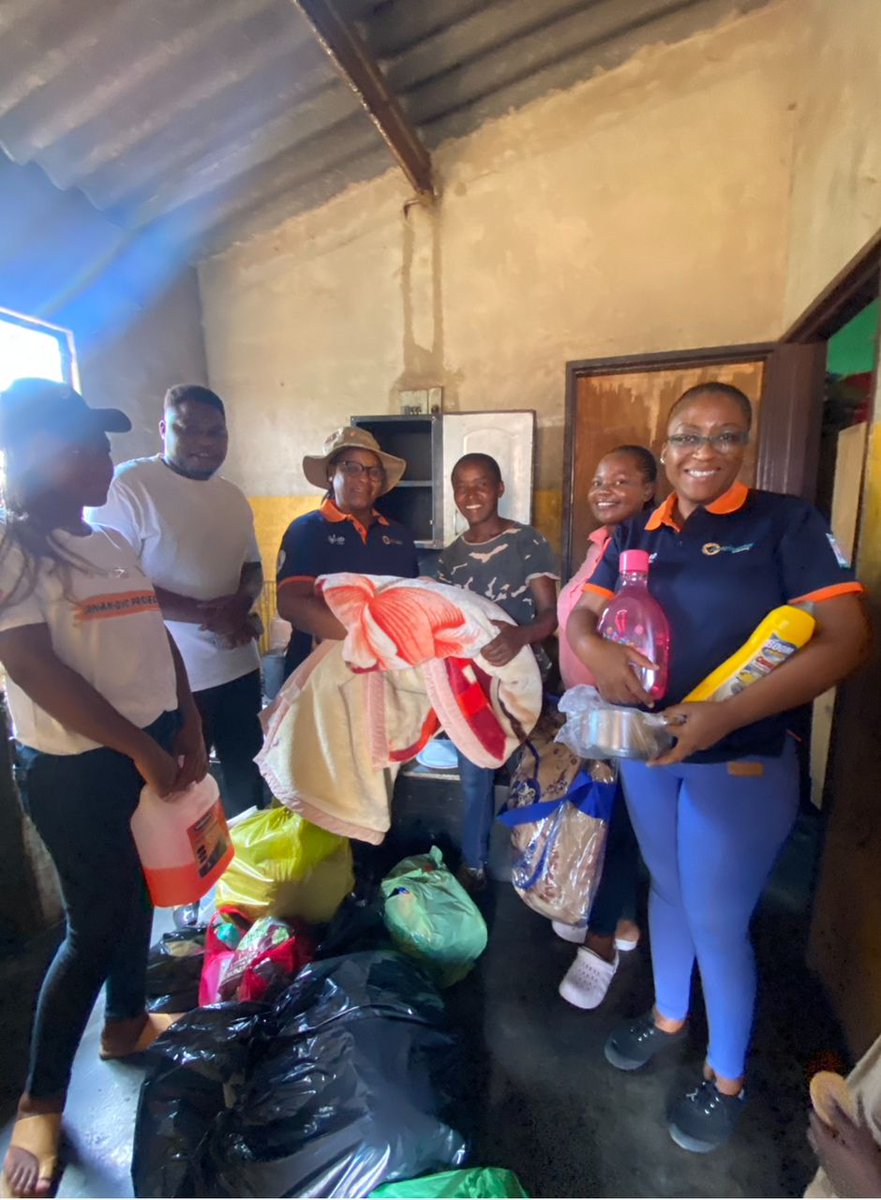 @BantwanaZim #ZinganeOVC Bulawayo district office donated blankets, bed sheets, pillows, toiletries, clothes, utensils, cookware & foodstuffs to an at-risk project participant who through the project interventions is now enjoying the company of her family. #positiveoutcomes