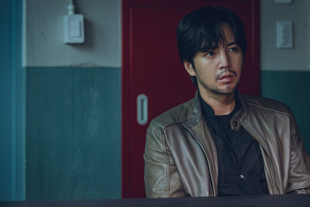 Kstyle_news's tweet photo. 【プレゼント】
#チャン・グンソク 直筆サイン入り✨
韓国版「餌【ミッキ】」ポスターを抽選で2名様に！

応募は▼
・@Kstyle_newsをフォロー＆この投稿をRT
・11/6（月）AM11:00〆切

動画コメントも公開中！
https://t.co/GWVUL9ZDLj

#チャングンソク #JangKeunSuk #餌 #ミッキ #韓国ドラマ #韓ドラ