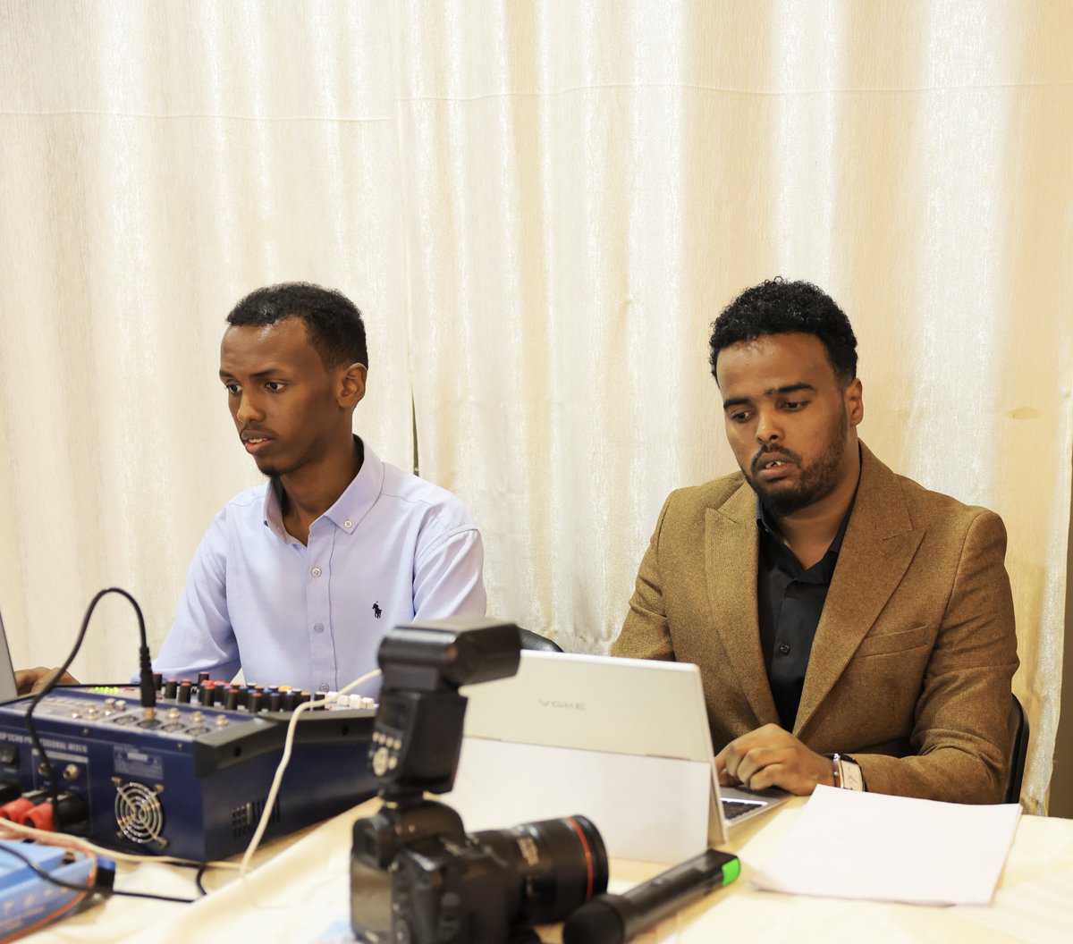 NugalBF's tweet photo. 📚📷 Big shoutout to our amazing media team for their up-to-date coverage at the #NugalBookFair! Your dedication in keeping us informed and connected is truly appreciated. 🙌🎥 #MediaTeam #BookFair #Teamwork https://t.co/GLXBeJiL24