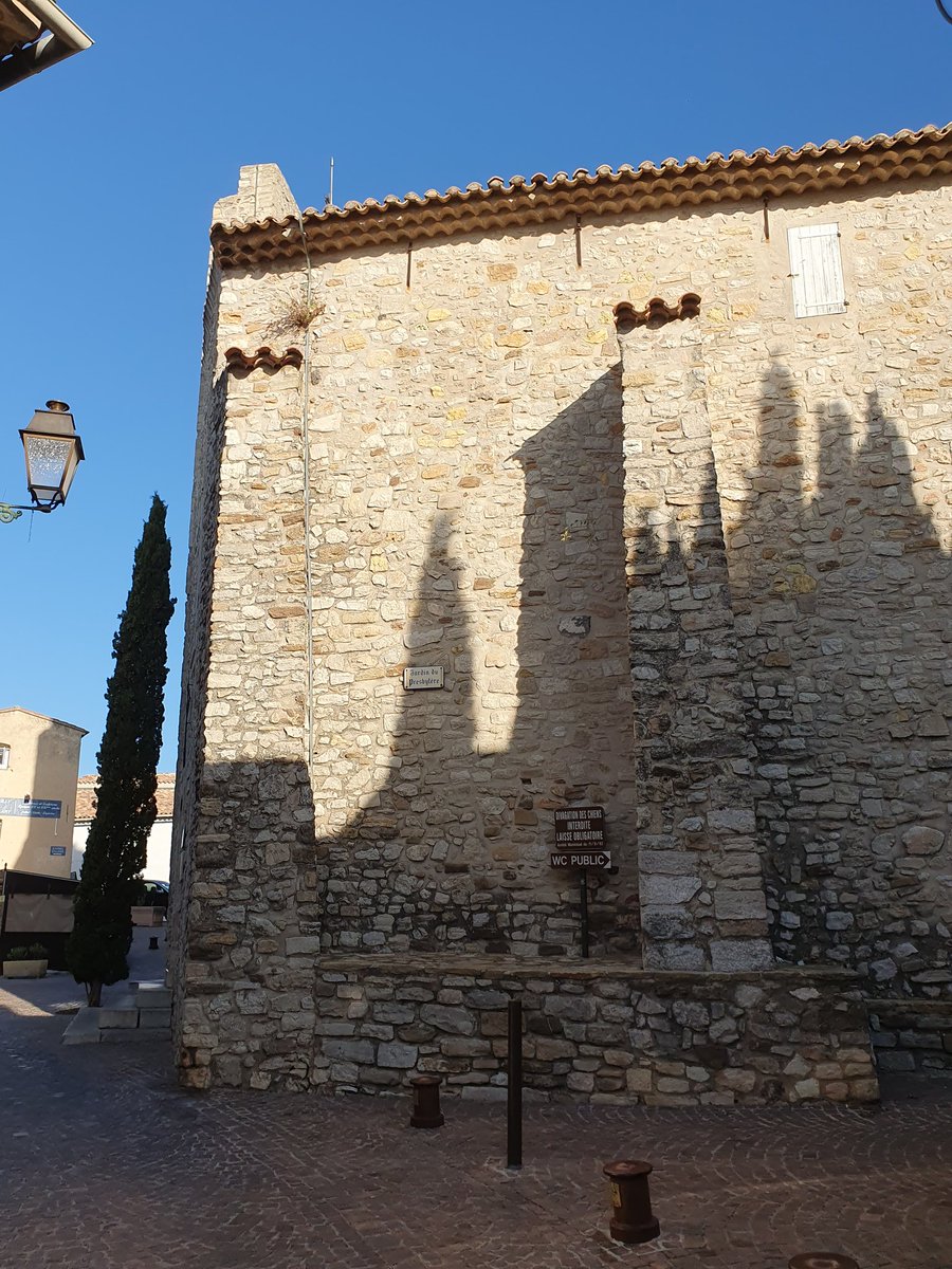 hugotrap's tweet photo. Le #Concours du plus beau village de France est de retour. Je déambule dans les ruelles ensoleillées du magnifique village du Castellet puis m'installe à l'ombre des arbres rafraîchissants.
#Paradise #Mediterraneo #Mediterraneensea #Mermediterranee #PACA #Sud #provence #Sunbreak https://t.co/XK3Y2thPmx