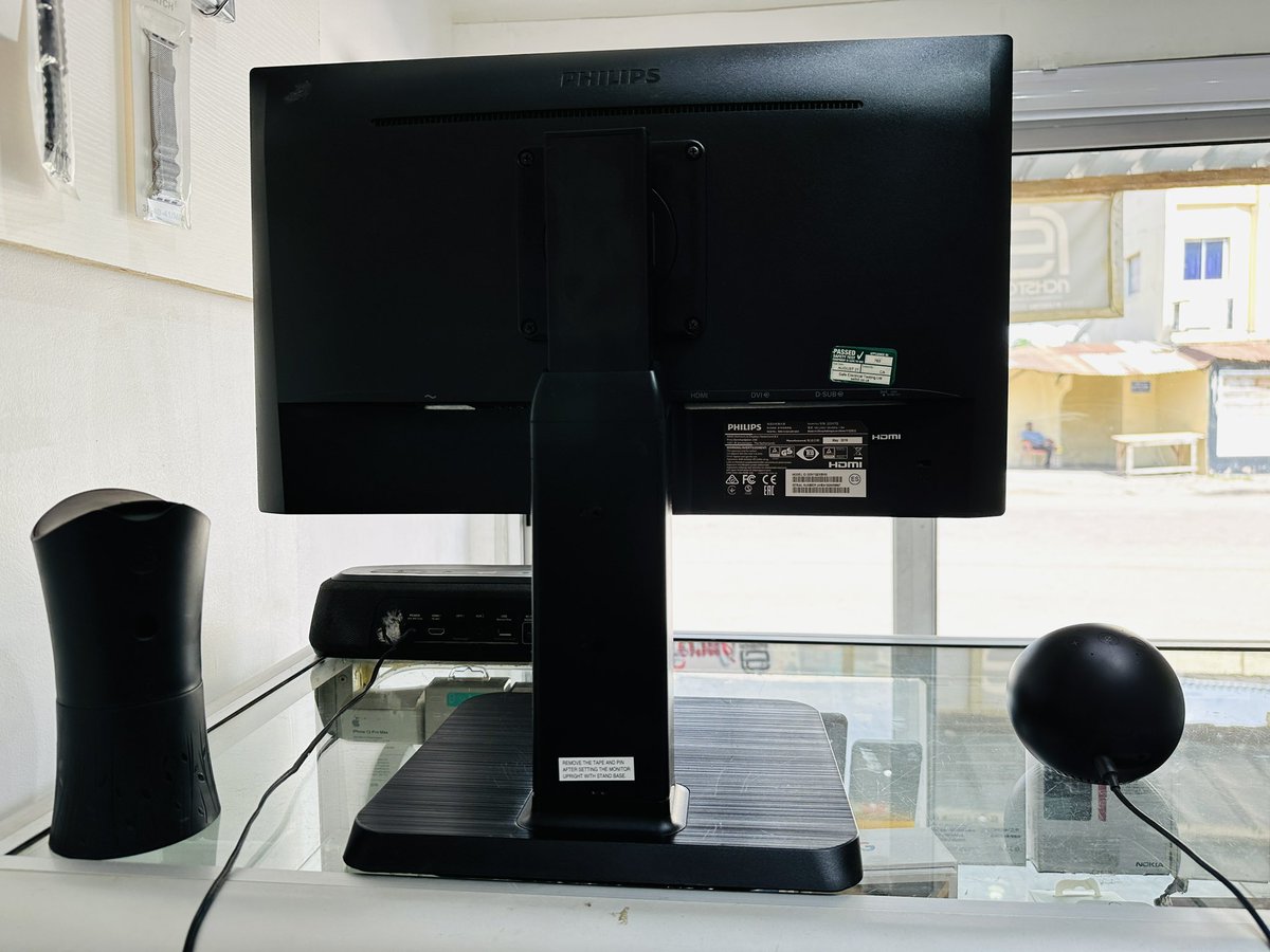 Rich_Kouevi's tweet photo. Ecran Moniteur 22 pouces FULL HD de marque PHILIPS a un très bon prix https://t.co/xDFmi9cQEi