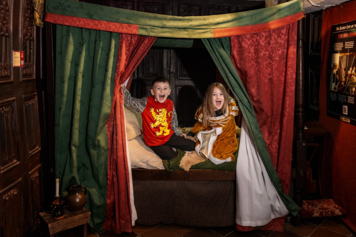 4 more days of half term fun to go and we have lots to do at Tudor World! 👏🏼 There are lots of interactive elements to try at the museum: from a touchscreen; videos to choose from; smells to try; a feast to sit at; a throne to regally perch upon and a four poster bed to lie on