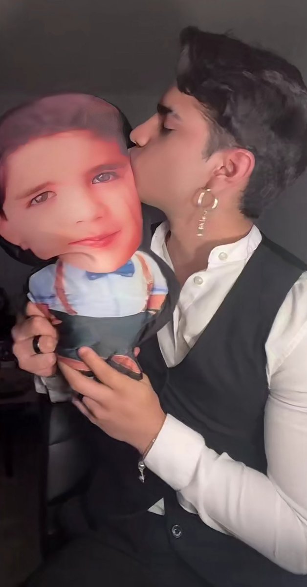 GabiSaez13's tweet photo. HBD AARON MERCURY

Que sigas conservando a ese niño que llevas dentro, que nunca acabe el amor propio y que sigas cumpliendo sueños, te deseo una vida llena de bendiciones y buena vibra!
@ArnMercurio  te amoo!😘🥰❤️ https://t.co/sXyAI5Q69y