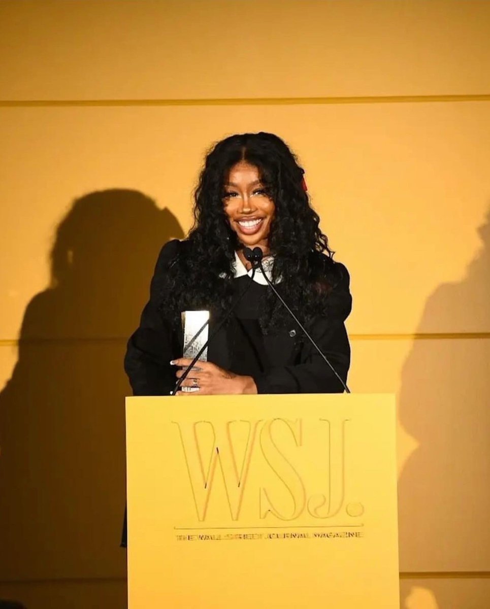 sza's tweet photo. Went out w my parents for @WSJMag thank you for having us 🫶🏾 https://t.co/r0FqkSh7eW