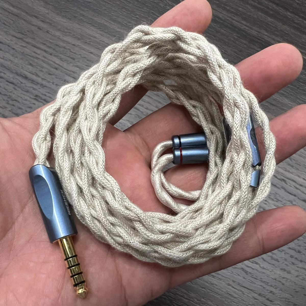 hckexin's tweet photo. 新しい試作ケーブル🥰
(製品ごとに20本しかありません)
すべて「OFC非磁性4.4mm 2Pin」のバージョンです🤤
ケーブルは完全手作✌️ #RT希望 
欲しい！と思った方はいいねで教えてください❤
Mew prototype cables🥰
(There are only 20 pcs per product)
All of them are OFC degaussing 4.4mm 2Pin versions🤤
These are completely handmade cables✌️
If you are interested in these cables, please click "Like"❤