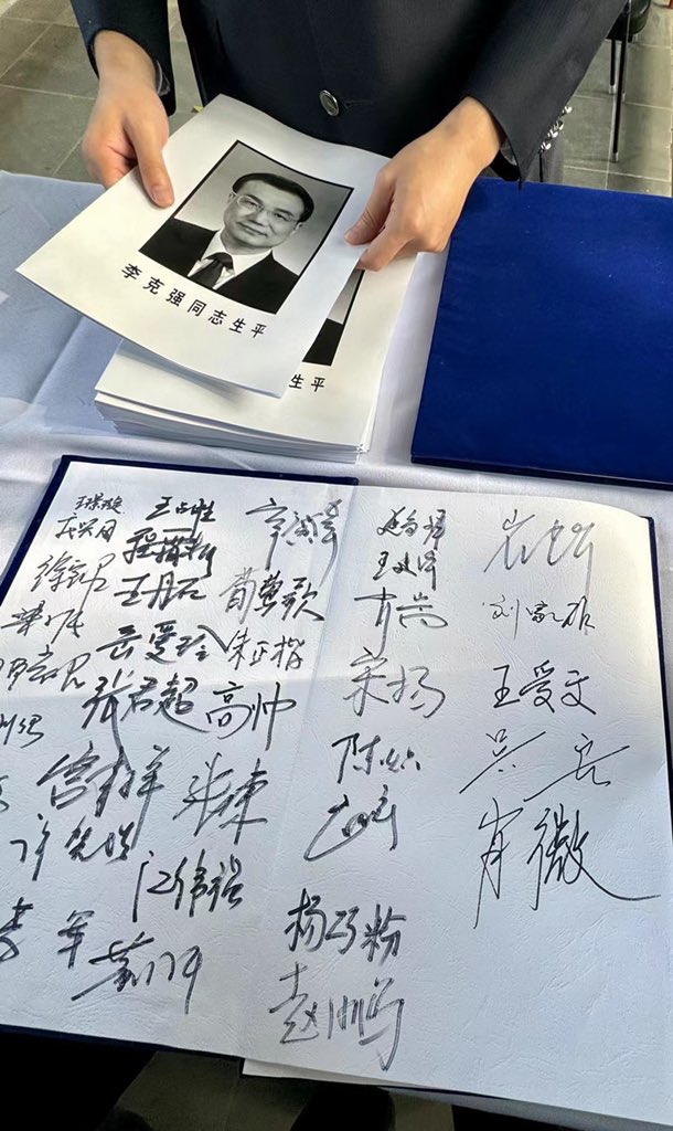 jack0507kui's tweet photo. 人们在纪念李克强总理，到底在纪念什么… https://t.co/bLm3ZPNlXS
