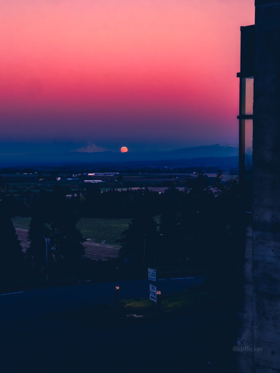 doctorflicker's tweet photo. The Hunter’s Moon 🌕 18:09 
The first moon before the autumn equinox.
View from #MountAngelAbbey @mountangelabbey 
@Apple @iPhone 12 Pro Max
#Telephoto #Camera / 65 mm f2.2
11 MP • 2924 × 3899 • 3.9 MB

• ISO 125 
• 64 mm 
• -0.7 ev 
• f2.2    
• 1/100 s https://t.co/W3WTcoGEiP