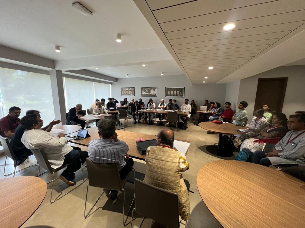 prchoudhury's tweet photo. People migrate out of tenure insecurity contexts lose local ecological knowledge &amp; land up in new ecosystems where they also lack both - tenure &amp; adaptive knowledge- adding to their vulnerability - that undermine food access. @flagccipforum session discussion at @IndiaLandConf https://t.co/XFvf9JGHOg